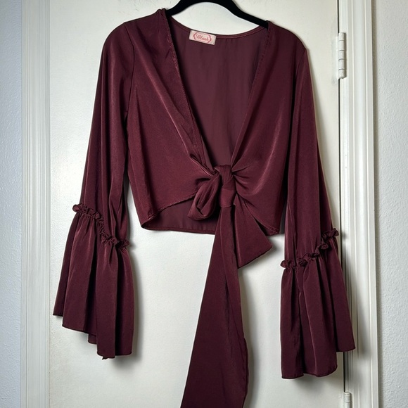 Blush Tops - Front Wrap Crop Girls/Date Night Burgundy Bell Sleeve Top Blouse Size Small